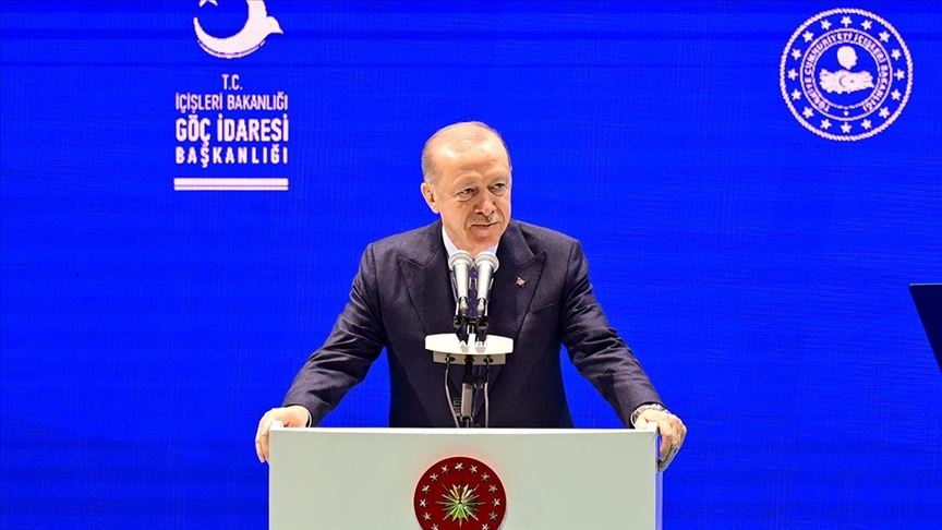Erdoğan: Kaçak göçle ve göçmen kaçakçılarıyla mücadeleyi ihmal etmiyoruz
