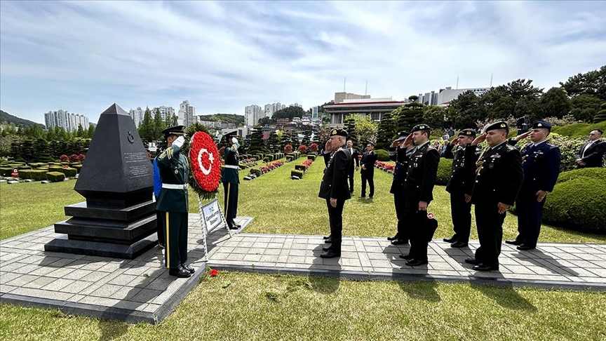 Genelkurmay Başkanı Orgeneral Gürak, Güney Kore'de ziyaretlerde bulundu