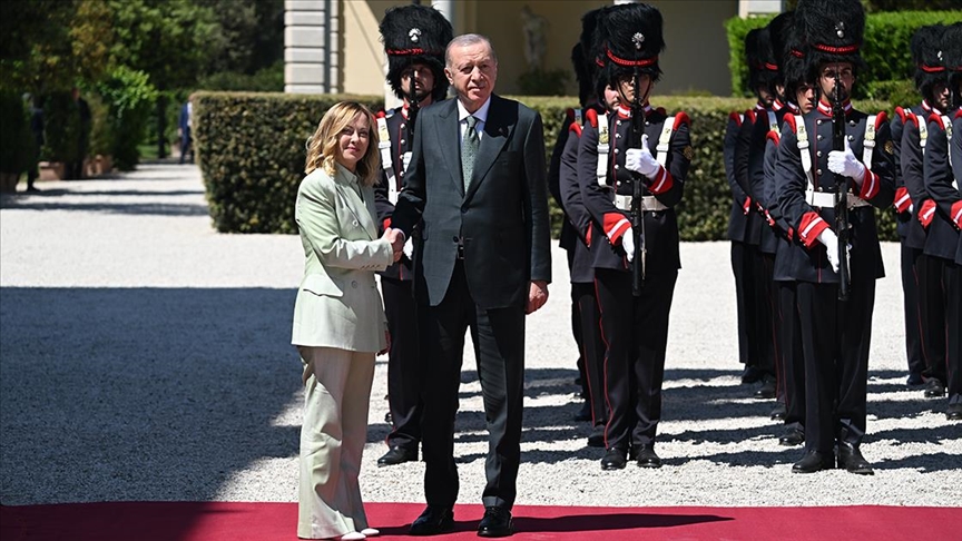 Cumhurbaşkanı Erdoğan, İtalya'da resmi törenle karşılandı