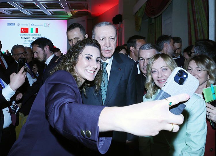 CUMHURBAŞKANI ERDOĞAN: YATIRIM ORTAMININ İYİLEŞTİRİLMESİ NOKTASINDA KARARLIYIZ