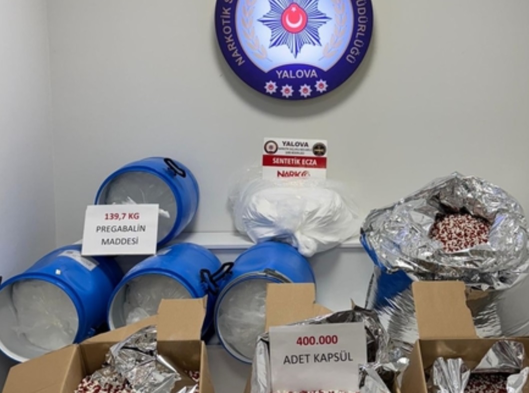 Yalova'da 140 kilo pregabalin maddesi ile doluma hazır 400 bin sentetik ecza kapsülü ele geçirildi