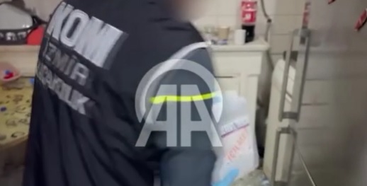 İzmir'de kaçakçılık operasyonlarında 23 kişiye adli işlem