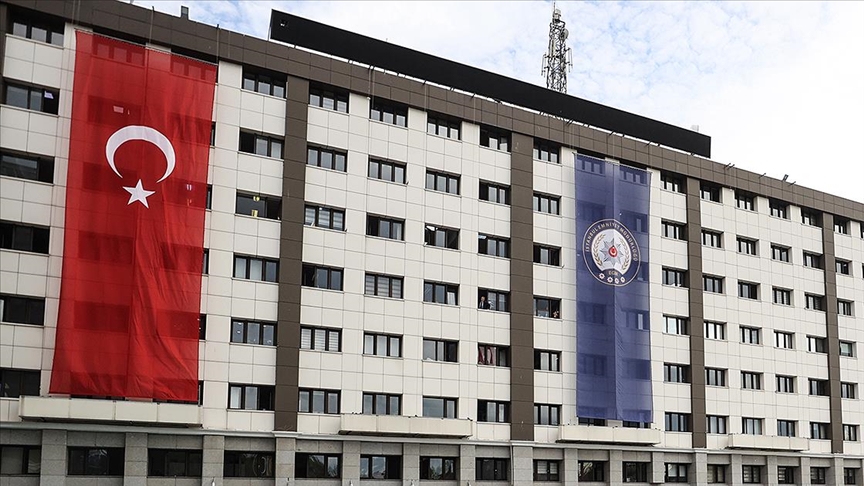 İstanbul Emniyet Müdürlüğü "Özgür Özel'in makam aracı kapalı otoparka alınmadı" iddiasını yalanladı
