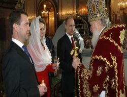 Medvedev ve Putin, Paskalya Mesajında Barış Ve Huzur Diledi!!