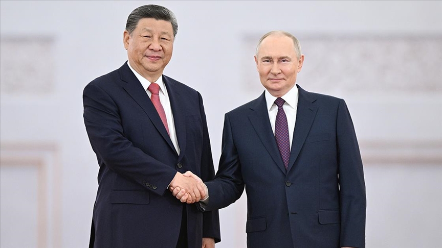 RUSYA VE ÇİN LİDERLERİ MOSKOVA'DA BİR ARAYA GELDİ