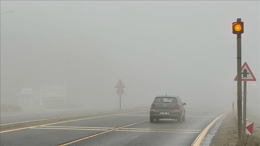 BOLU DAĞI'NDA SİS ETKİLİ OLDU