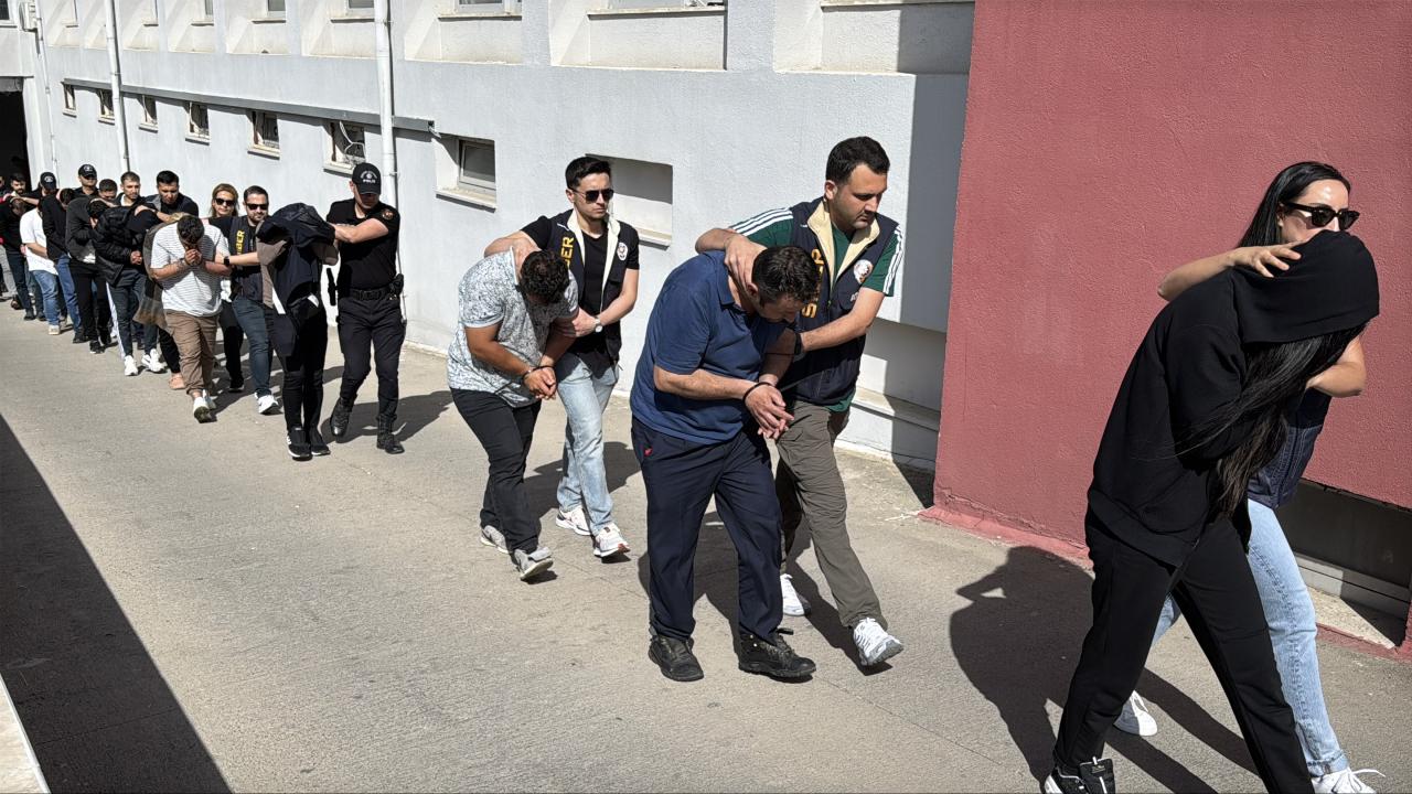 ADANA MERKEZLİ DOLANDIRICILIK OPERASYONU: 55 KİŞİ TUTUKLANDI