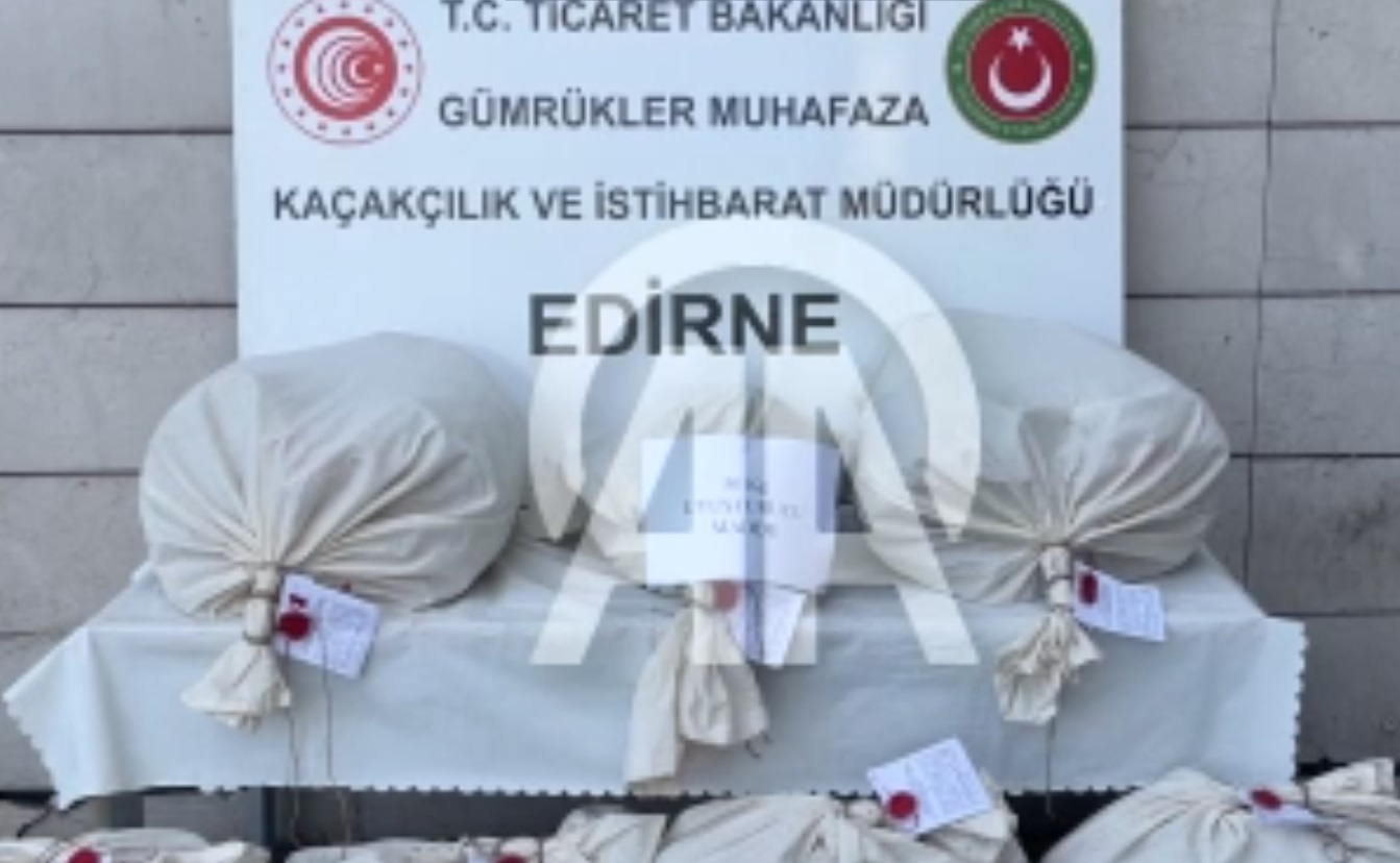 Kapıkule'de bir minibüste televizyon ünitesine gizlenmiş 49 kilo 866 gram uyuşturucu ele geçirildi