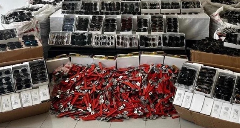 AKÇAKALE'DE 34 MİLYON TL'LİK KAÇAK GÖZLÜK OPERASYONU