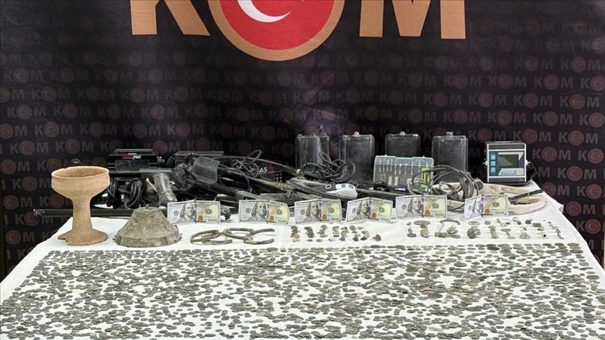 Gaziantep'te tarihi eser niteliğinde 3 bin 127 sikke ve 110 tarihi obje ele geçirildi!