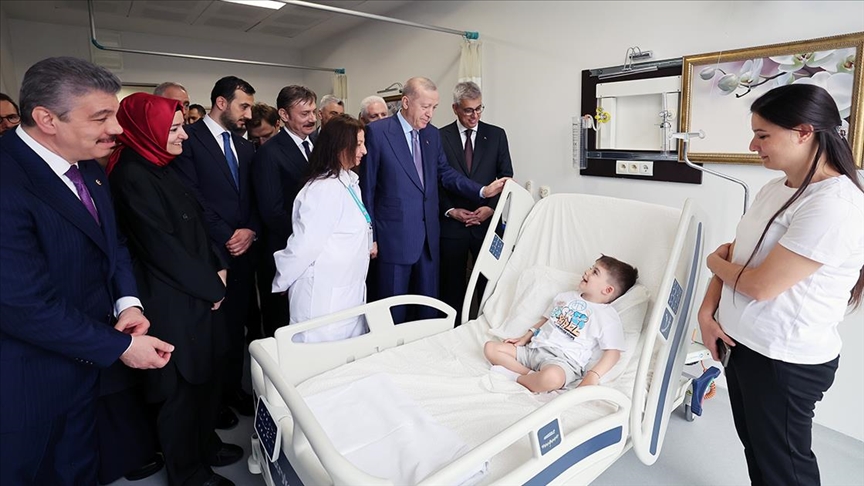 CUMHURBAŞKANI ERDOĞAN, AÇILIŞINI YAPTIĞI HASTANEDEKİ HASTALARI ZİYARET ETTİ