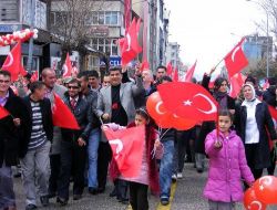 Erzurum Polisi Halkla El Ele Yürüdü