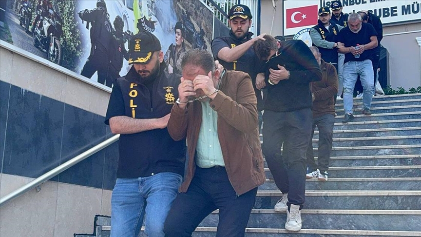 İstanbul'da "change" araçlara eksperde kusursuz raporu çıkartıp satan 9 şüpheli yakalandı
