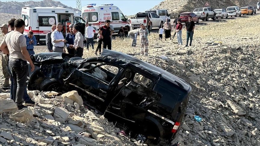 Şırnak'ta şarampole devrilen hafif ticari araçtaki 3 kişi öldü, 3 kişi yaralandı