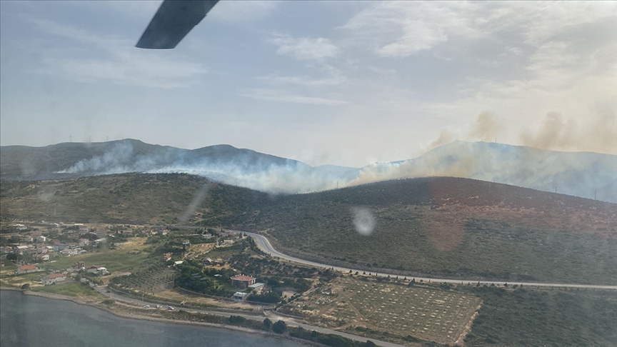 İzmir'in Urla ilçesinde makilik alanda çıkan yangın kontrol altına alındı