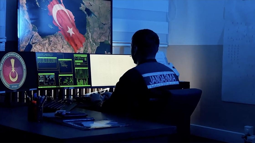 SUÇ ÖRGÜTLERİNE YÖNELİK OPERASYONLARDA GÖZALTINA ALINAN 33 ŞÜPHELİ TUTUKLANDI