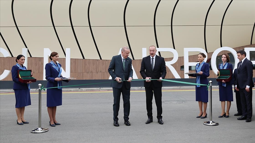 CUMHURBAŞKANI ERDOĞAN VE ALİYEV, LAÇIN ULUSLARARASI HAVALİMANI'NIN AÇILIŞINI YAPTI