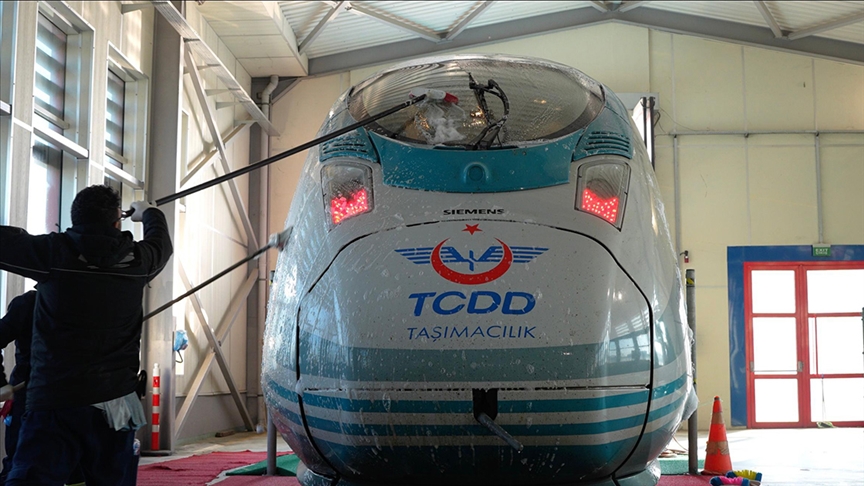 HIZLI TRENLERDE BAYRAM TEMİZLİĞİ YAPILDI