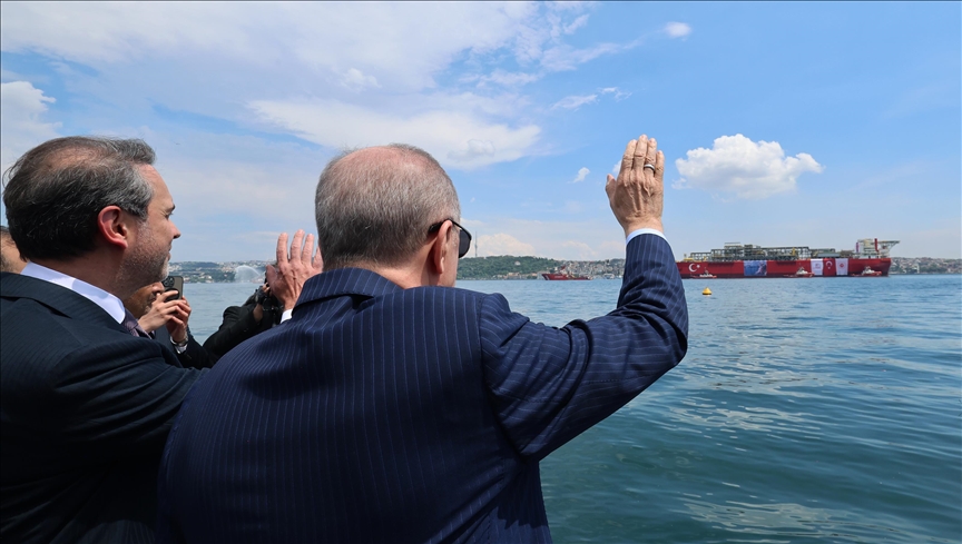 CUMHURBAŞKANI ERDOĞAN, TÜRKİYE'NİN İLK YÜZER GAZ ÜRETİM PLATFORMUNU KARADENİZ'E UĞURLADI