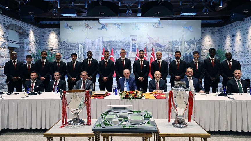 CUMHURBAŞKANI ERDOĞAN, GALATASARAY'A ŞAMPİYONLAR LİGİ'NDE BAŞARI DİLEDİ
