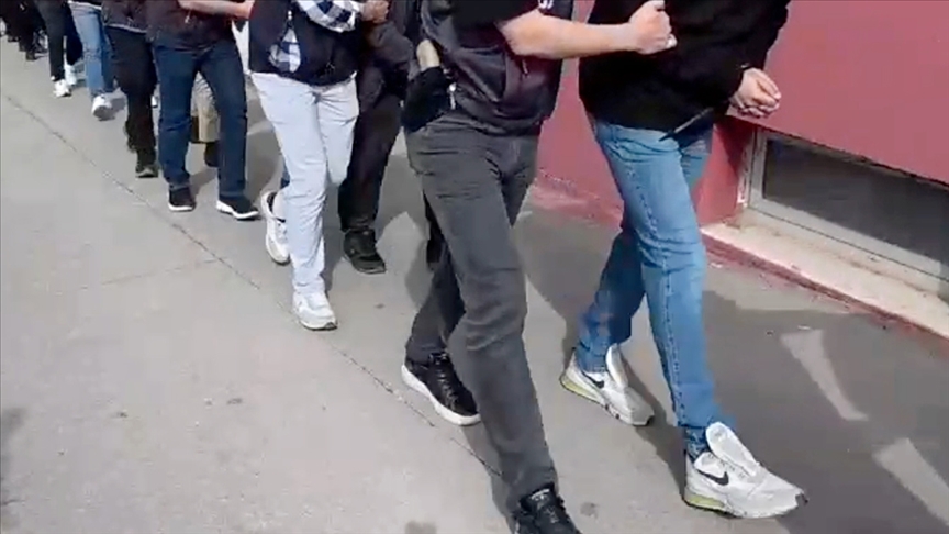 Borsa'da manipülasyon yaptıkları iddiasıyla gözaltına alınan 12 şüpheli tutuklandı