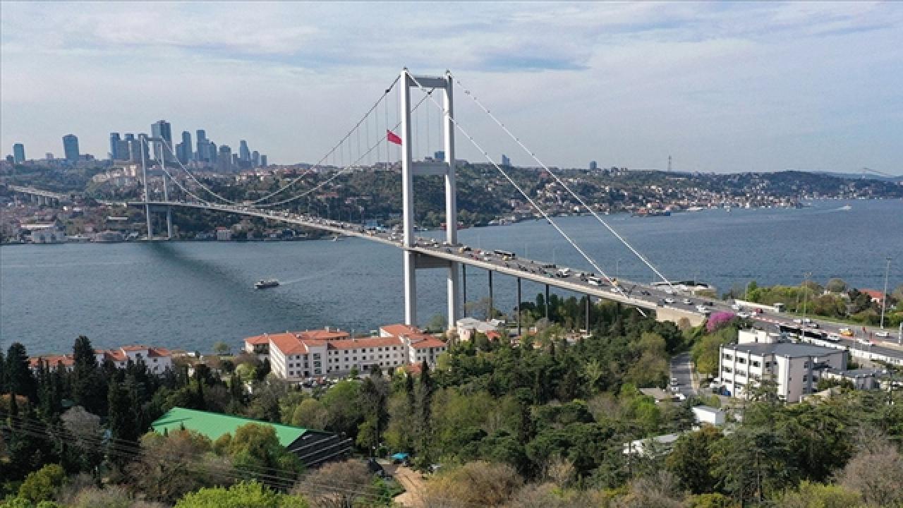 İSTANBUL BOĞAZI'NDA GEMİ TRAFİĞİ KUZEY-GÜNEY YÖNLÜ AÇILDI
