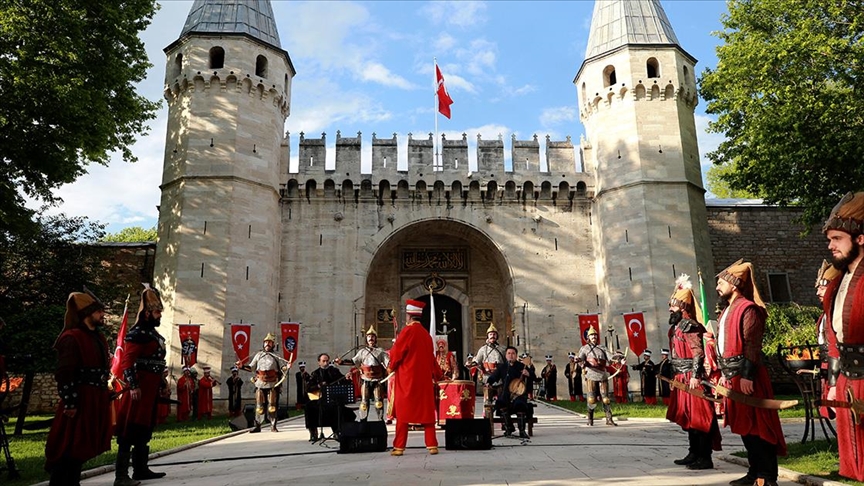 MEHTERAN BİRLİĞİ GÖSTERİLERİ DOLMABAHÇE, TOPKAPI VE YILDIZ SARAYI'NDA GERÇEKLEŞECEK