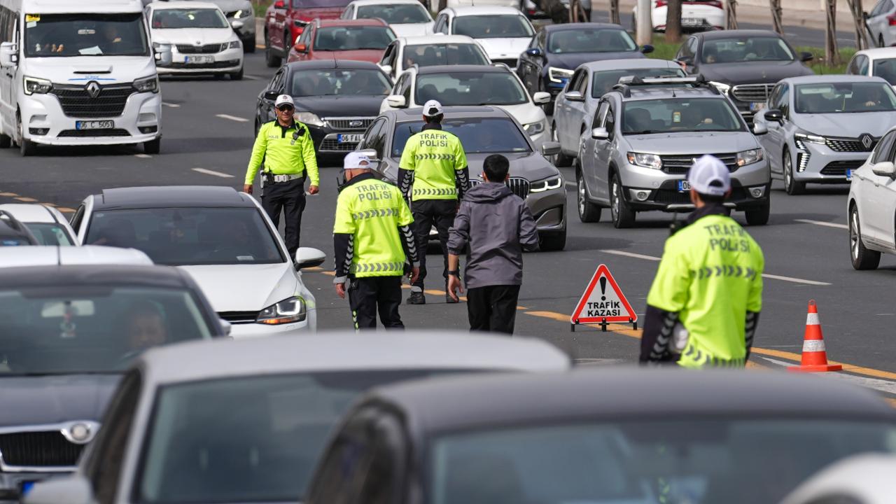 KURBAN BAYRAMI'NDA TRAFİKTE 68 BİN 829 GÜVENLİK PERSONELİ GÖREV YAPACAK