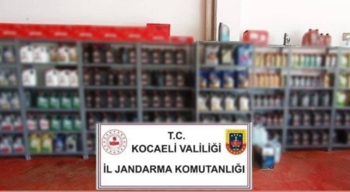 KOCAELİ'DE 12 BİN LİTRE SAHTE MADENİ YAĞ ELE GEÇİRİLDİ