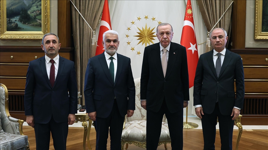 CUMHURBAŞKANI ERDOĞAN, HÜDA PAR GENEL BAŞKANI YAPICIOĞLU'NU KABUL ETTİ