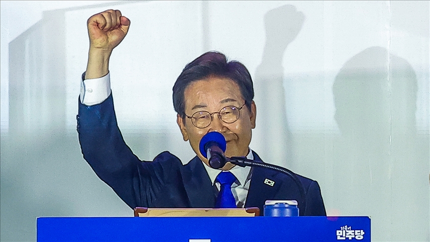 GÜNEY KORE'DE LEE JAE-MYUNG, DEVLET BAŞKANI SEÇİLDİ