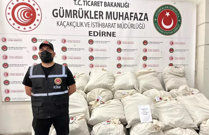 Kapıkule'de iki tırda 318 kilogram uyuşturucu ele geçirildi!