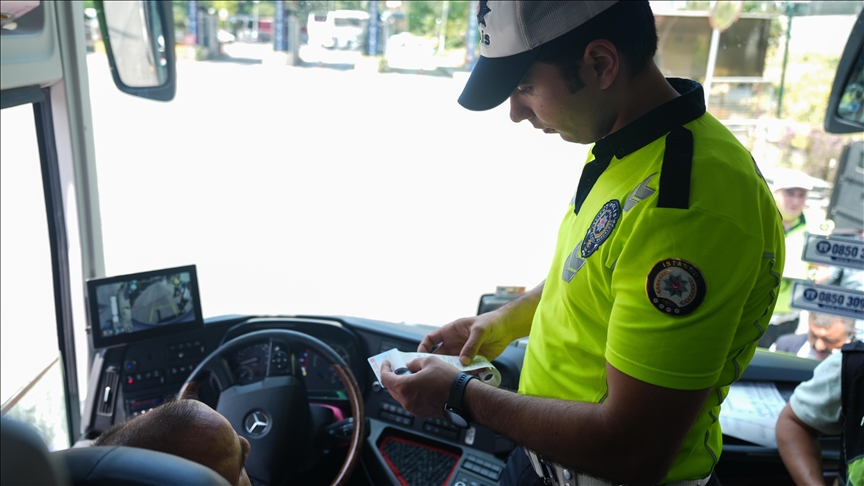 BÜYÜK İSTANBUL OTOGARI'NDA POLİS EKİPLERİNİN BAYRAM DENETİMİ SÜRÜYOR