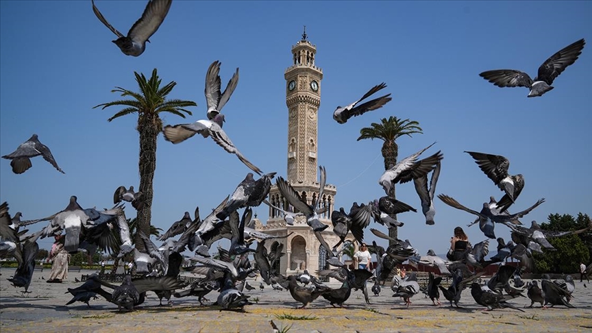 İzmir'de kent merkezinde bayram sessizliği hakim