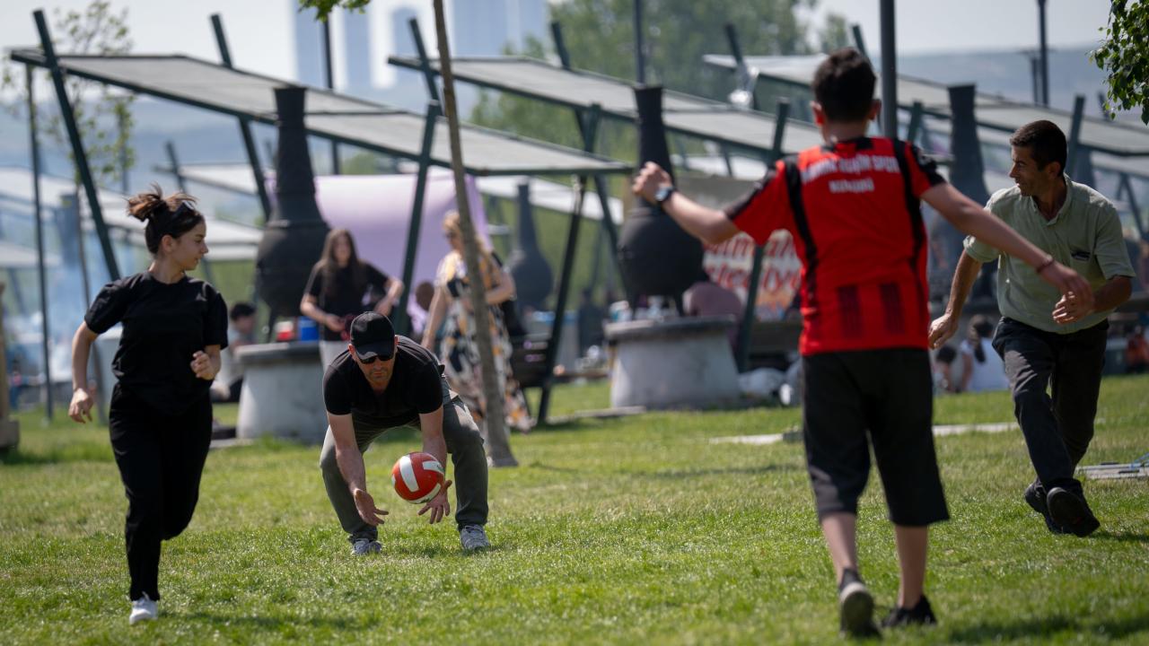 ANKARALILAR BAYRAMIN İLK GÜNÜ MESİRE ALANLARINI TERCİH ETTİ