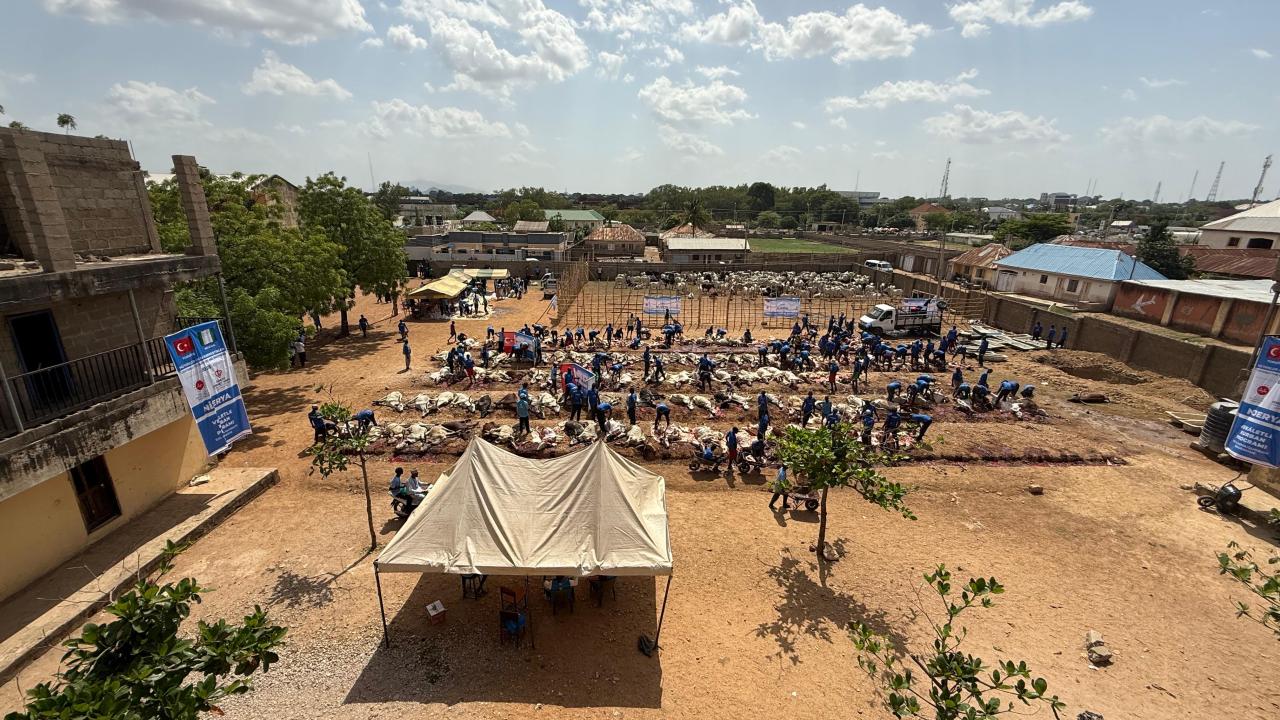 TÜRK KIZILAY VE TDV, KURBANLARI İHTİYAÇ SAHİPLERİNE ULAŞTIRIYOR