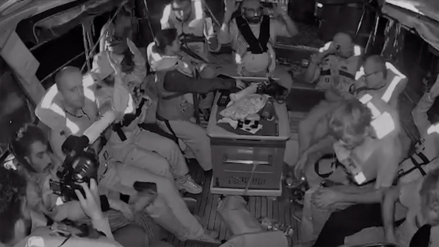 MADLEEN YELKENLİSİNDE ALIKONULAN 12 AKTİVİSTİN HALA İSRAİL'E GETİRİLMEDİĞİ BİLDİRİLDİ