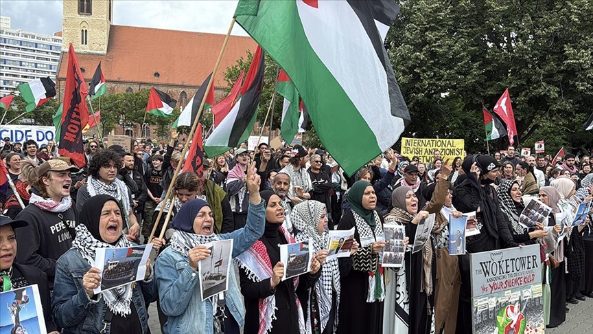 ALMANYA, FRANSA VE İTALYA'DA İSRAİL'İN "MADLEEN" GEMİSİNE SALDIRISI PROTESTO EDİLDİ