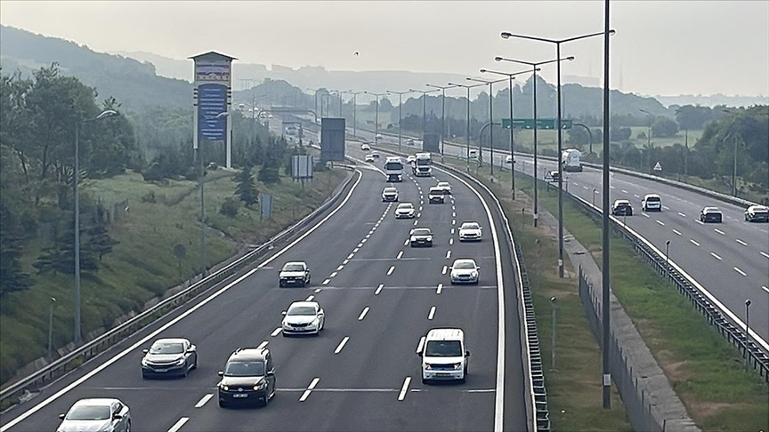 KURBAN BAYRAMI TATİLİNDEN DÖNENLER NEDENİYLE YOLLARDA YOĞUNLUK SÜRÜYOR