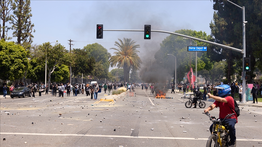 TRUMP, LOS ANGELES'TAKİ GÖSTERİLERE MÜDAHALE İÇİN 2 BİN ULUSAL MUHAFIZ DAHA GÖREVLENDİRDİ