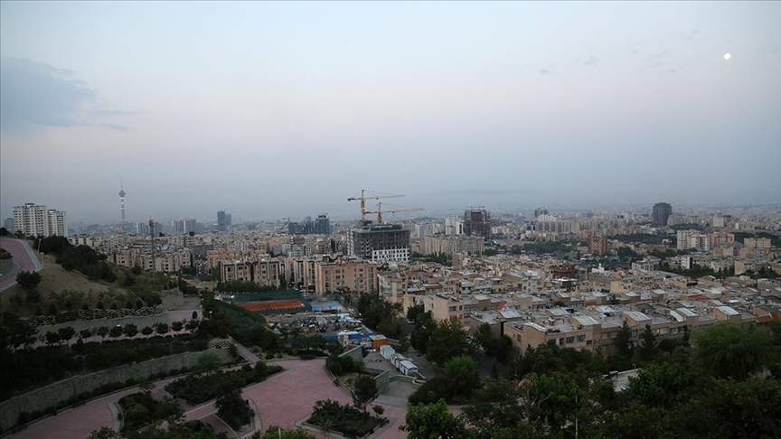 İRAN’IN BAŞKENTİ TAHRAN’DA YENİDEN PATLAMA SESLERİ DUYULUYOR