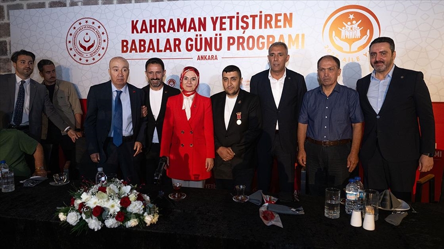 Aile ve Sosyal Hizmetler Bakanı Göktaş, şehit babaları ve gazilerle bir araya geldi