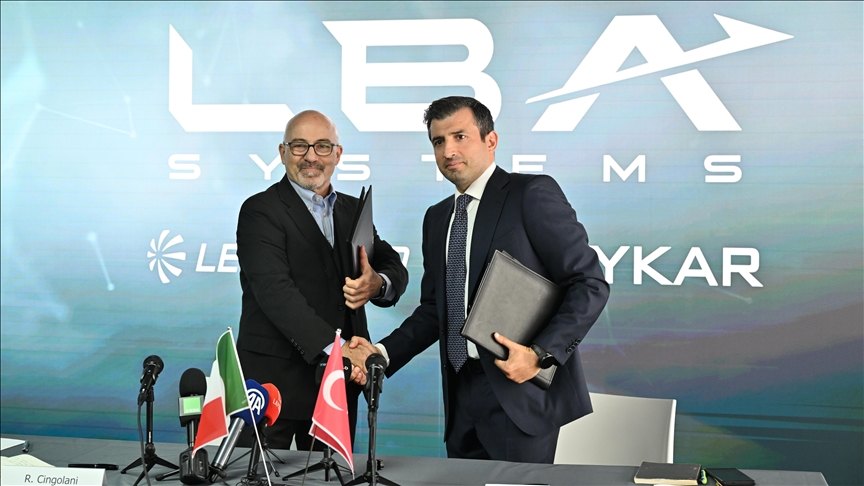 BAYKAR VE LEONARDO ARASINDAKİ ORTAK GİRİŞİMİN İMZALARI PARİS HAVACILIK FUARI'NDA ATILDI