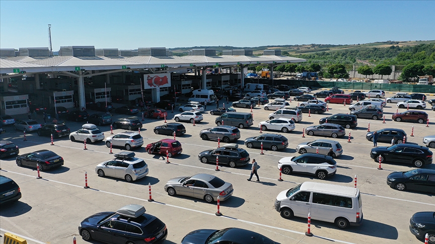 GÜMRÜK KAPILARINDA YAZ DÖNEMİNDE ARTAN YOLCU GEÇİŞLERİ İÇİN KAPSAMLI HAZIRLIK