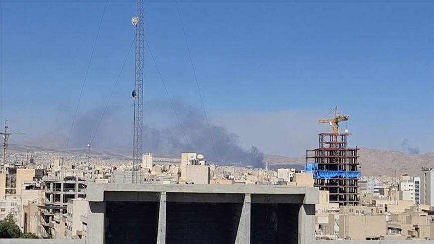 İSRAİL ORDUSU, TAHRAN'A YENİ HAVA SALDIRILARI BAŞLATTIĞINI DUYURDU