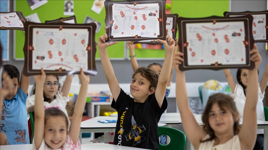 YAKLAŞIK 20 MİLYON ÖĞRENCİ KARNE ALARAK YAZ TATİLİNE GİRDİ