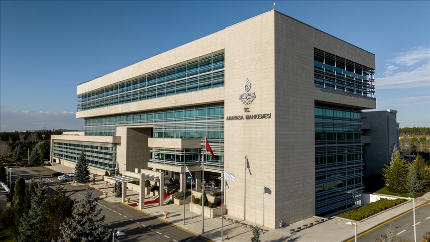 AYM'den aday memurların "hal ve hareketleri nedeniyle ilişiklerinin kesilmesini" öngören kurala iptal