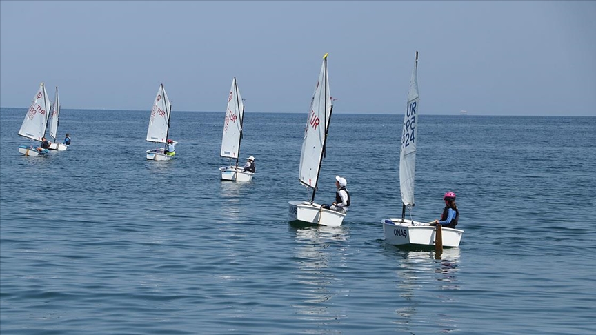 TEKİRDAĞ'DA SPORCULAR MAVİ SULARDA MİLLİ TAKIMA YELKEN AÇIYOR