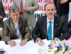 Belediye İşçileri Toplu Sözleşmeyi Davul Zurnayla Kutladı