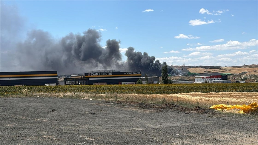 Tekirdağ'da geri dönüşüm tesisinde çıkan yangın söndürüldü